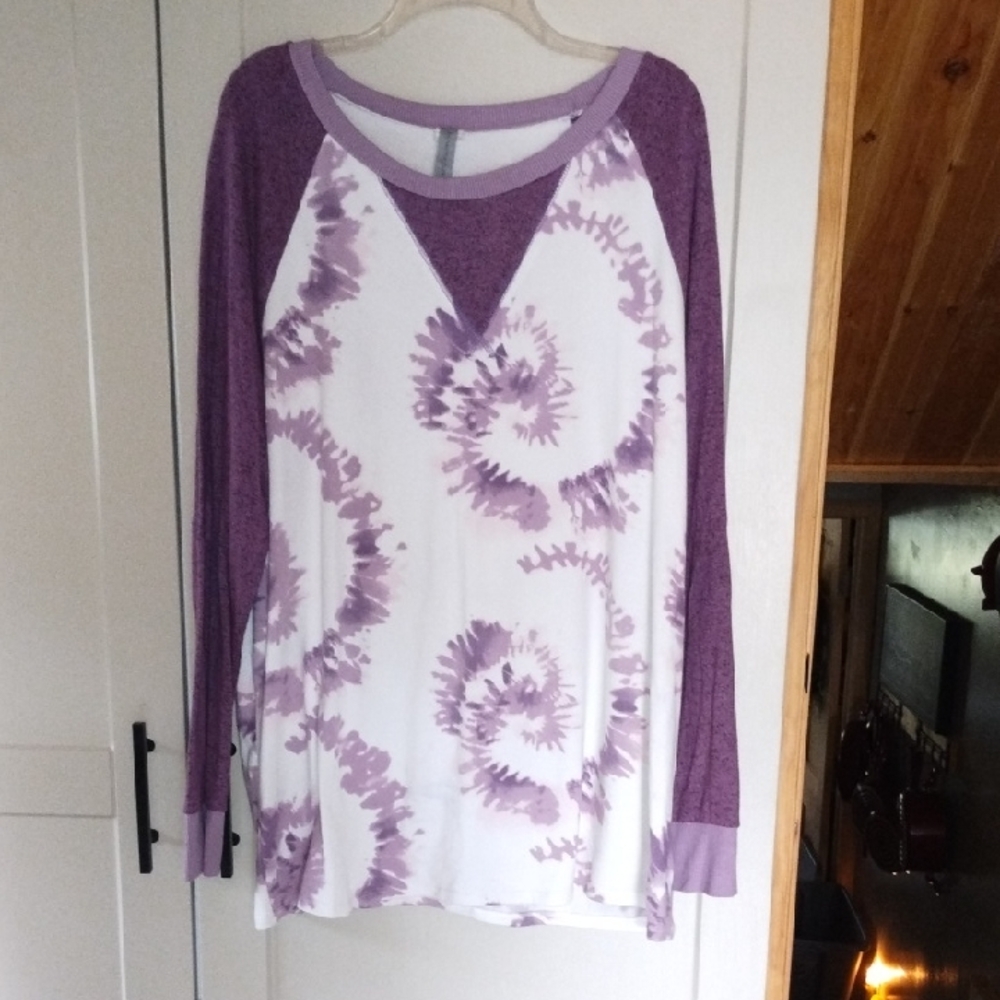 Honeyme Lavender and White Tie-Dye Raglan Long Sleeve Top. Very Soft And Light